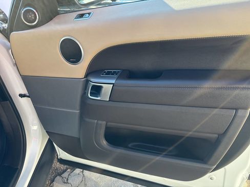 Used 2018 Land Rover Range Rover Sport SE image 57