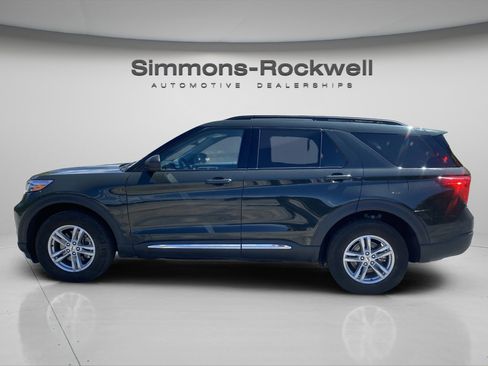 Used 2023 Ford Explorer XLT w/ Equipment Group 202A image 8