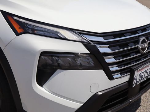 Used 2024 Nissan Rogue S FWD image 9