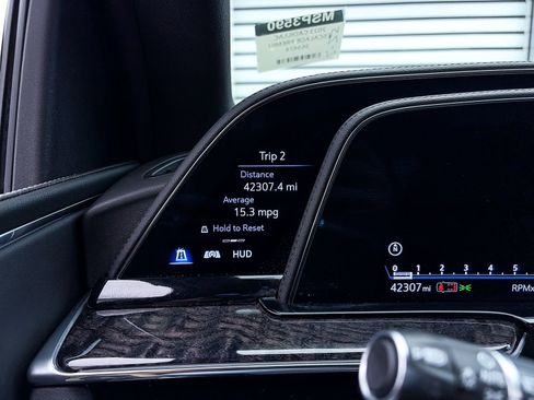 Used 2023 Cadillac Escalade Premium Luxury image 38