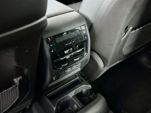 Certified 2025 Jeep Grand Cherokee L Limited AWD/4WD image 36