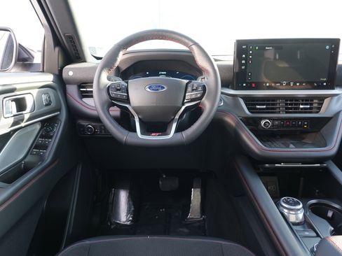 Used 2025 Ford Explorer ST image 23