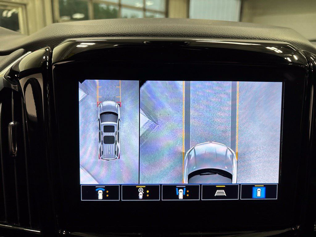 Used 2023 Chevrolet Traverse LT w/ LT Premium Package AWD/4WD image 25