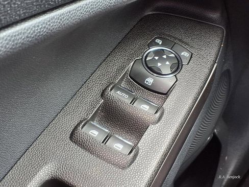 Used 2021 Ford EcoSport SE image 15