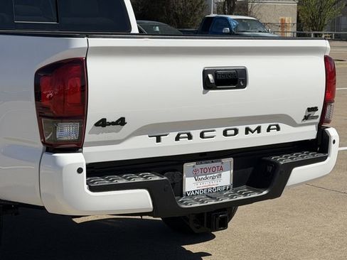 Certified 2022 Toyota Tacoma SR5 image 6