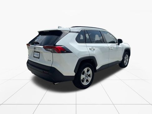 Used 2019 Toyota RAV4 XLE w/ Convenience Package FWD image 8
