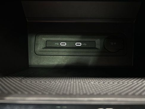 Used 2021 Volkswagen Atlas Cross Sport SEL Premium image 22