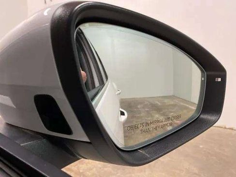 Used 2024 Audi Q4 e-tron Prestige image 94