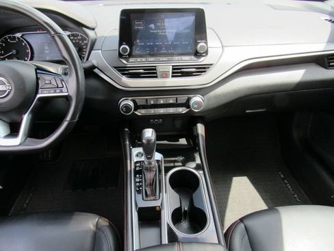 Used 2024 Nissan Altima 2.5 SR FWD image 17