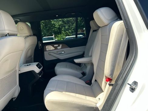 Used 2025 Mercedes-Benz GLS 580 4MATIC image 20