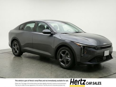 Used 2025 Kia K4 LXS image 1