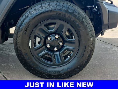 Used 2025 Jeep Wrangler Sport image 38