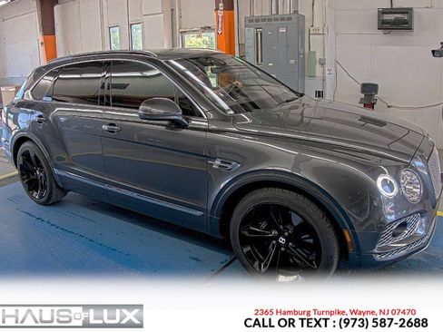 Used 2017 Bentley Bentayga AWD/4WD image 1