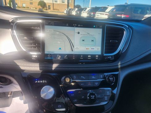 New 2026 Chrysler Pacifica Limited image 12