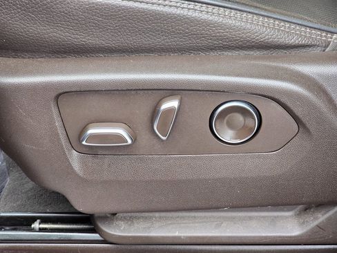 Used 2021 GMC Yukon XL Denali image 17