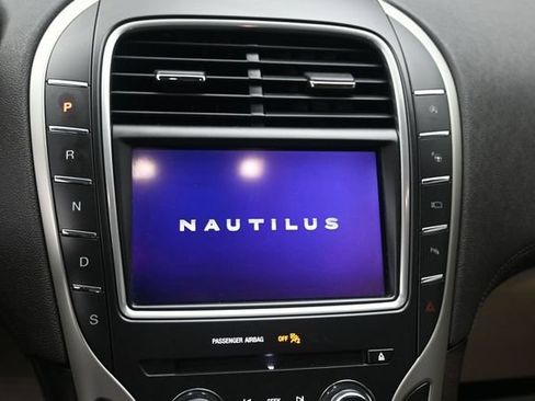 Used 2020 Lincoln Nautilus Reserve AWD/4WD image 12