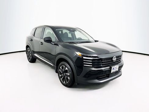 Used 2025 Nissan Kicks SV image 1