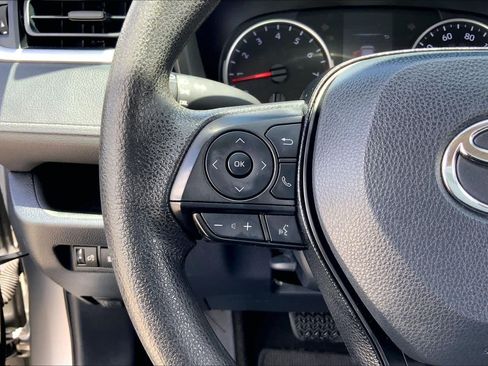 Used 2019 Toyota RAV4 LE FWD image 23
