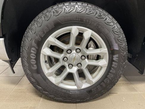 Used 2023 Chevrolet Silverado 1500 LT AWD/4WD image 7