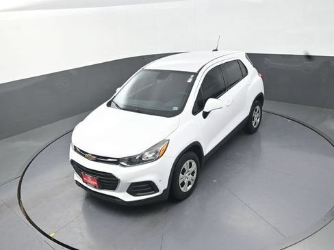 Used 2018 Chevrolet Trax LS FWD image 25