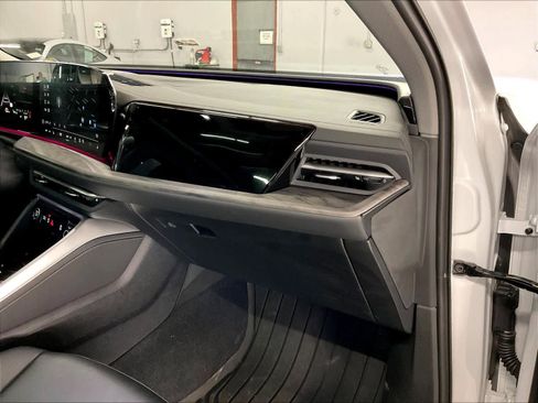 Certified 2025 Audi Q5 Premium w/ Convenience Package image 17