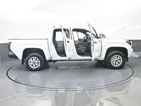 Used 2024 Toyota Tacoma SR AWD/4WD image 74