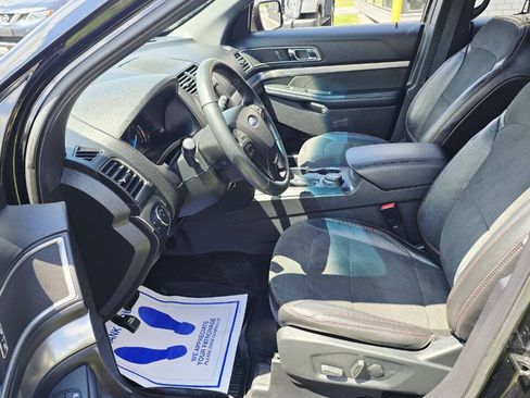 Used 2018 Ford Explorer XLT w/ XLT Appearance Package AWD/4WD image 11