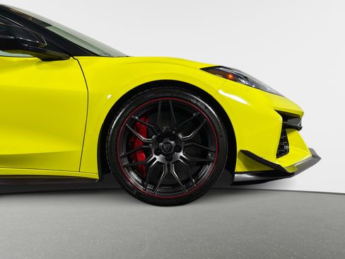 Used 2023 Chevrolet Corvette Z06 w/ Z07 Performance Package RWD image 4