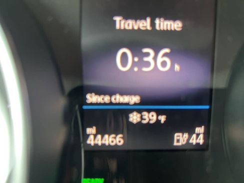 Used 2016 Volkswagen e-Golf SE w/ DC Fast Charging Package image 9