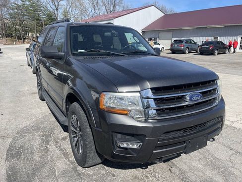 Used 2015 Ford Expedition XLT w/ Equipment Group 201A AWD/4WD image 7