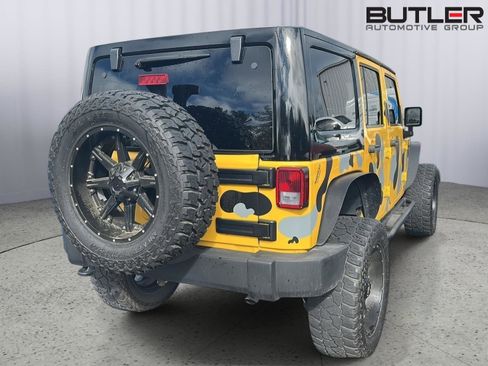 Used 2015 Jeep Wrangler Unlimited Rubicon w/ Connectivity Group image 8