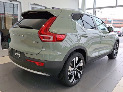 Used 2025 Volvo XC40 B5 Ultra w/ Climate Package image 6