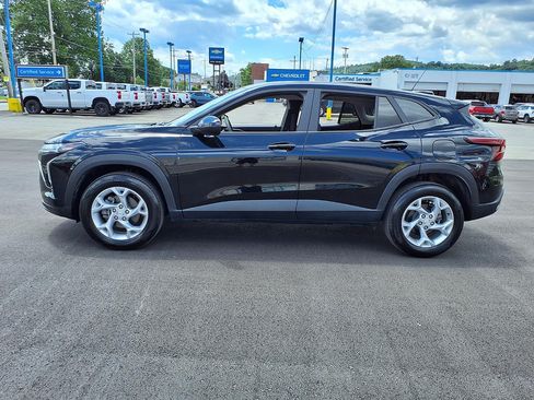 Used 2024 Chevrolet Trax LS w/ LS Convenience Package FWD image 3
