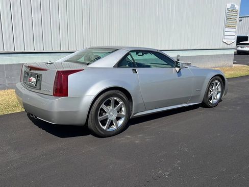 Used 2005 Cadillac XLR RWD image 2