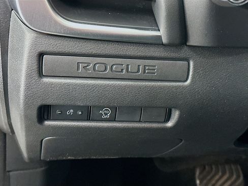 Used 2023 Nissan Rogue S AWD/4WD image 17