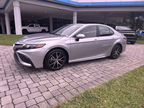 Used 2024 Toyota Camry SE FWD image 21