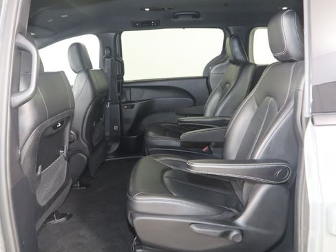 Used 2021 Chrysler Pacifica Touring-L w/ S Appearance Package FWD image 51