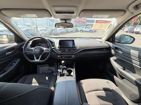 Used 2024 Nissan Altima 2.5 SV FWD image 30
