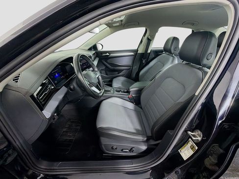 Used 2025 Volkswagen Jetta SE FWD image 13