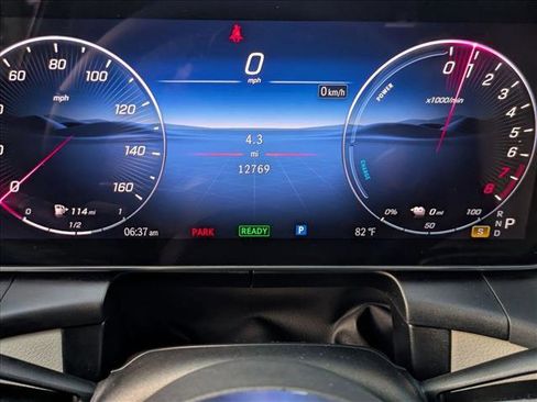 Used 2025 Mercedes-Benz GLC 350e 4MATIC image 11