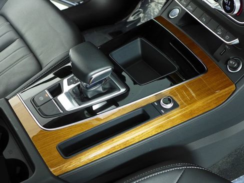 Used 2023 Audi Q5 2.0T Premium w/ Convenience Package image 15