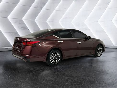Used 2024 Nissan Altima 2.5 SV w/ SV Premium Package FWD image 4