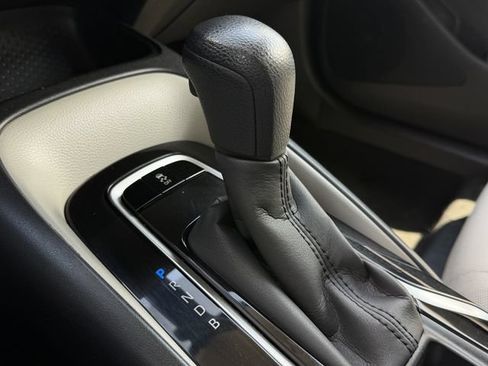 Used 2020 Toyota Corolla LE FWD image 18