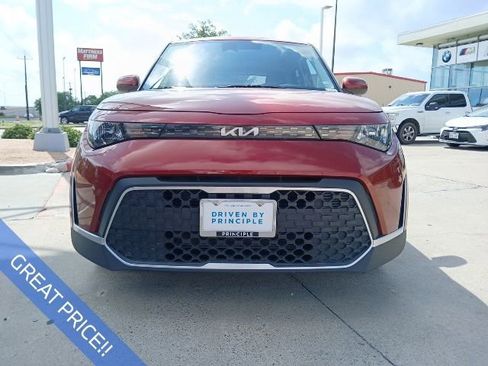 Used 2024 Kia Soul LX w/ Option Group 015 FWD image 2