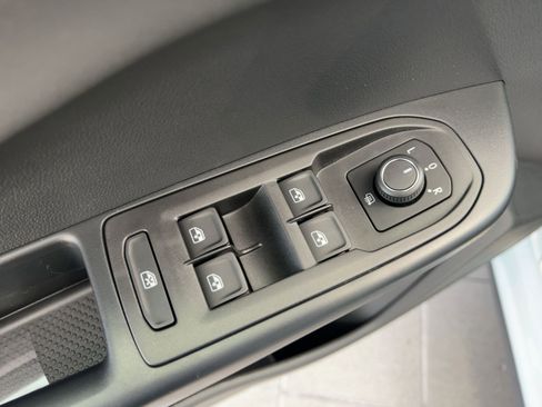 New 2026 Volkswagen Taos SE FWD image 13