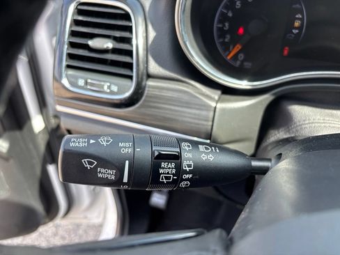 Used 2022 Jeep Grand Cherokee Limited AWD/4WD image 27