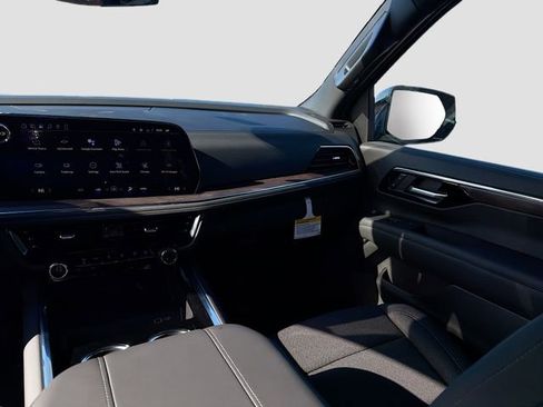 New 2026 Chevrolet Suburban LS image 21