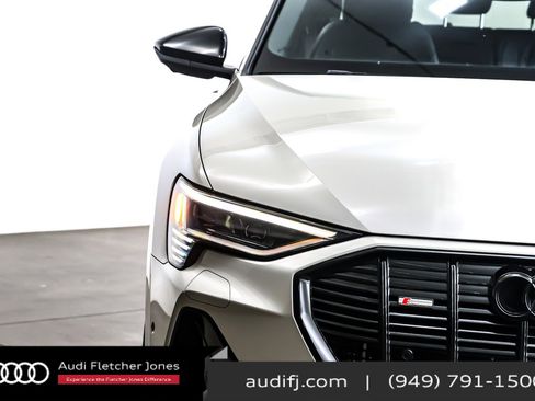 Used 2022 Audi e-tron Chronos image 14