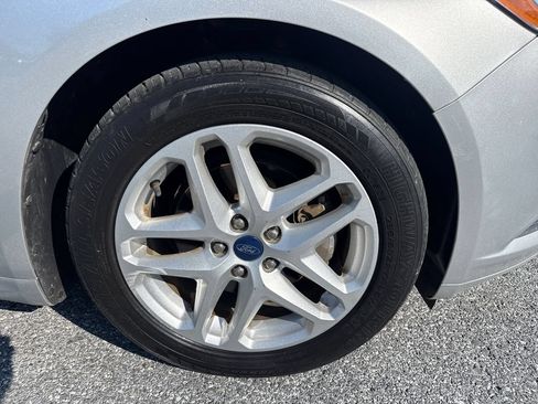 Used 2016 Ford Fusion SE FWD image 29