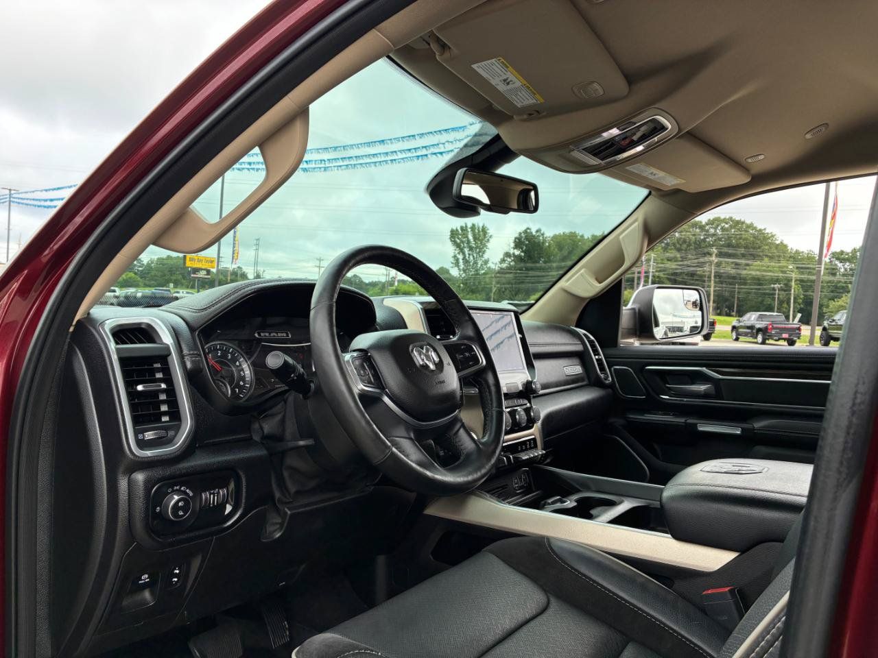 Used 2019 RAM 1500 Laramie AWD/4WD image 12